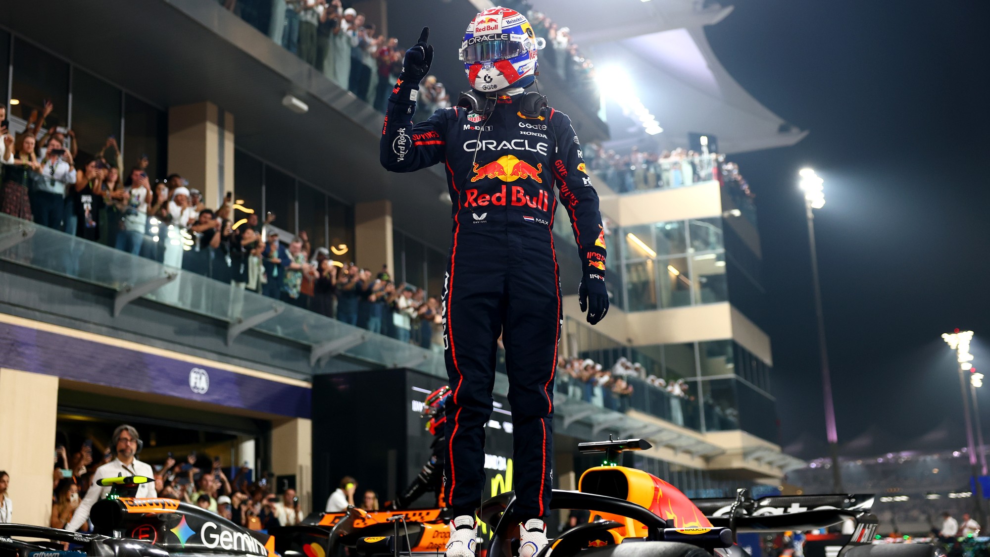 A pole-t megszerző Max Verstappen az Abu-Dzabi Nagydíjon.