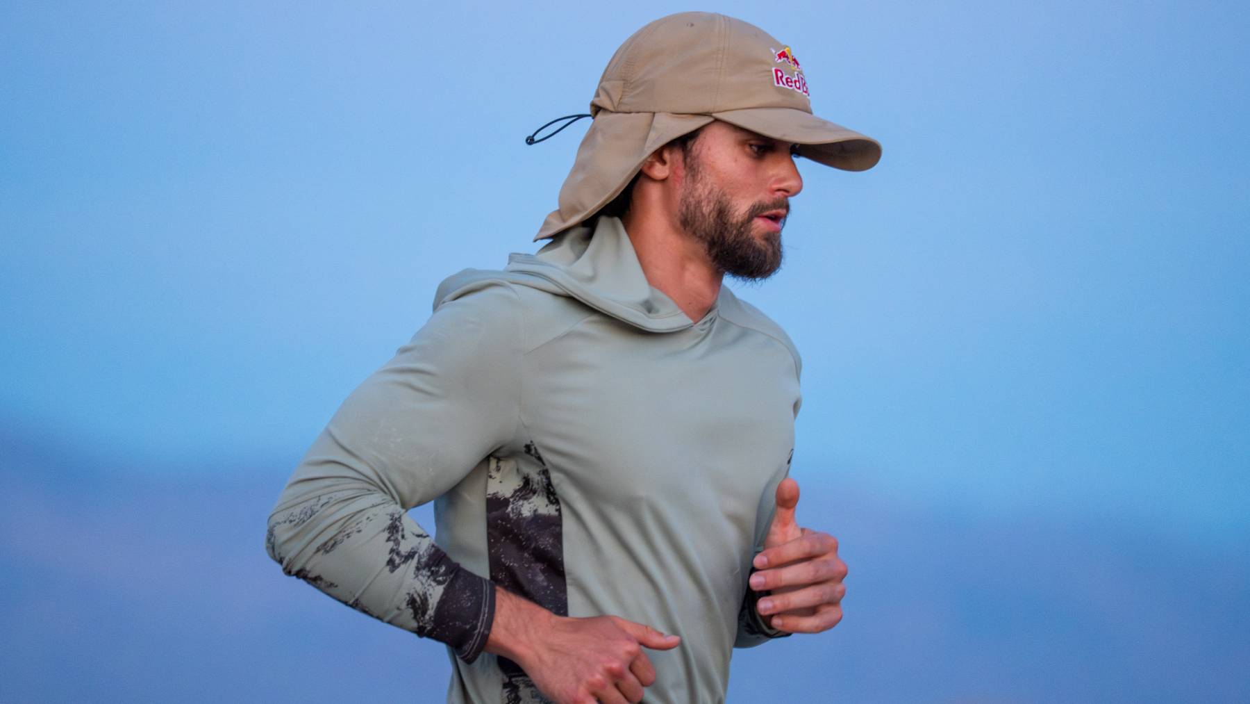 German ultrarunner Arda Saatçi has begun a 600 km, virtually sleepless run from Death Valley to Santa Monica Pier, covering the equivalent of more than 14 matathons and 6,000 m of elevation gain in 96 hours under extreme heat and dehydration risk. The live-streamed Red Bull Cyborg Season challenge follows Saatçi across desert roads, Route 66 and Los Angeles towards a planned finish on 9 May. // Red Bull athlete Arda Saatçi running during 2026 Red Bull Cyborg Season Ultra 600 in Death Valley, CA, USA on May 5, 2026. // Cameron Moon / Red Bull Content Pool